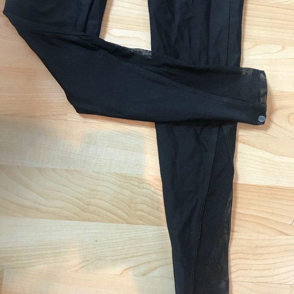 Onzie Mesh Accent Leggings - Picture 5 of 5